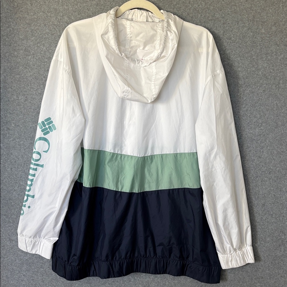 Columbia White, Green, and Navy Windbreaker 1X - Picture 2 of 8
